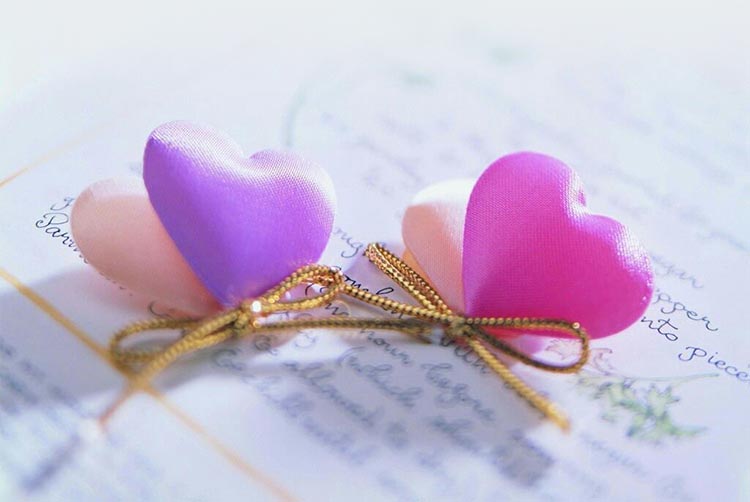 Nền thư trái tim là sự kết hợp của hình ảnh trái tim lãng mạn với những chiếc bức thư ngọt ngào. Hãy truy cập để tìm hiểu thêm về nền thư trái tim và cảm nhận những tình cảm gửi gắm trong đó.
